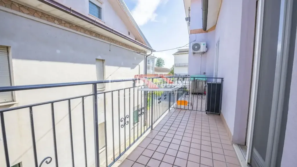 Balcony - Apartment with Balcony and Private Garden in Montecosaro