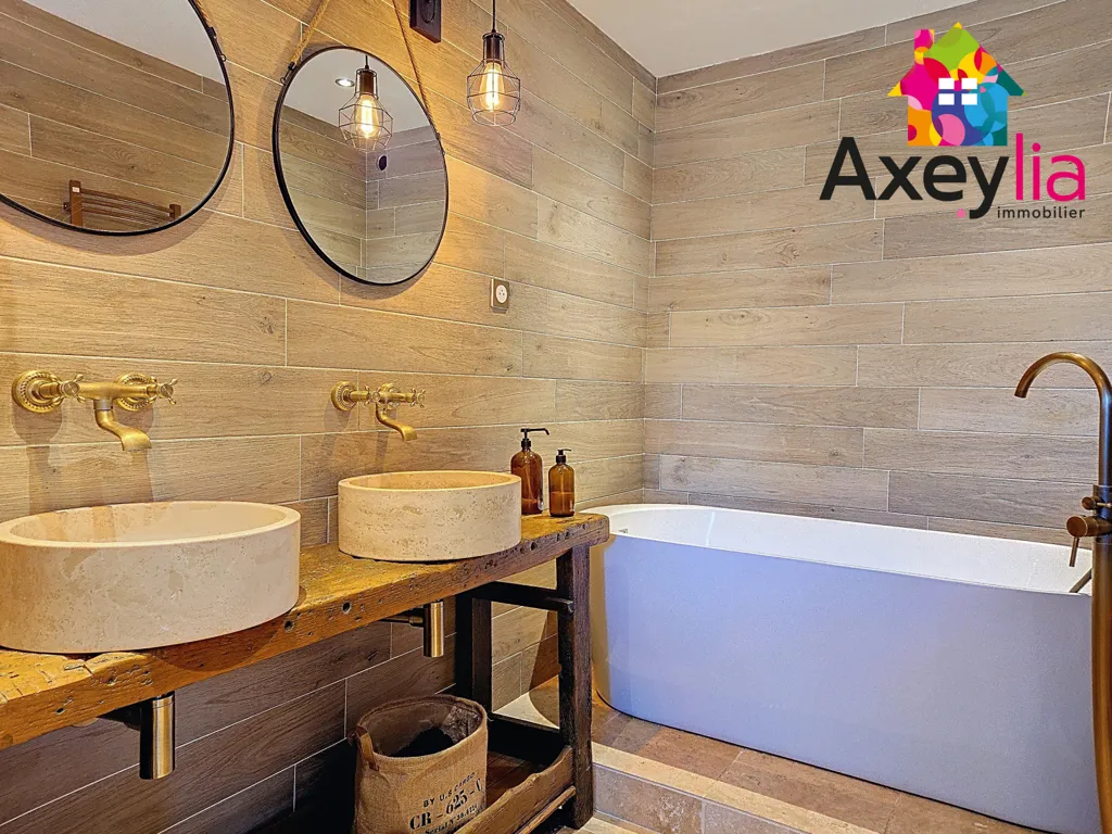Salles de bain - Grande Maison avec Charme à Charlieu