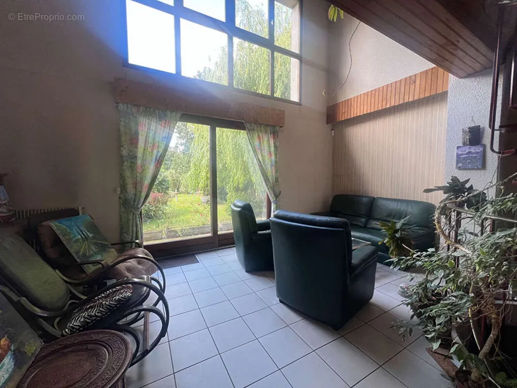 Elutuba - 1960s House with Garden in Brie Comte Robert