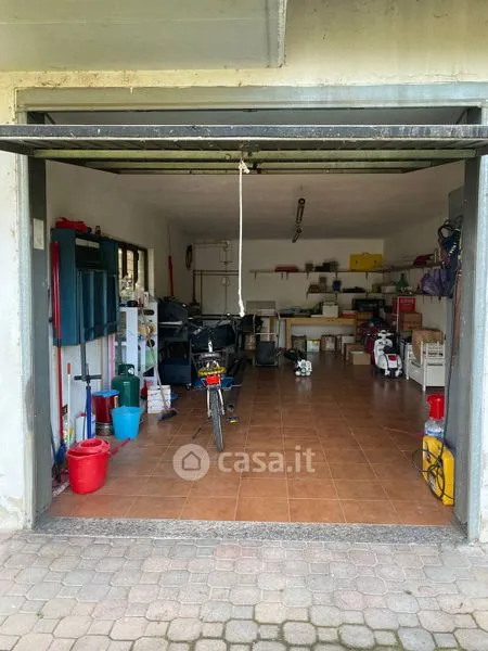 Garaaž - Three-Storey Villa with Private Garden in Mortara