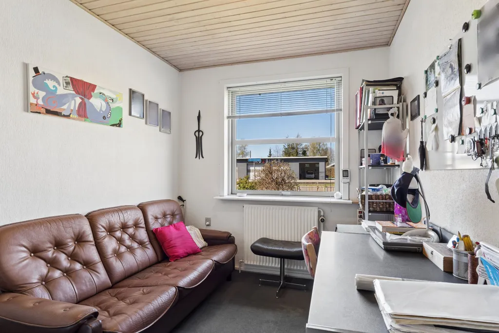 Kabinet - 1960s Villa with Garden in Sunds