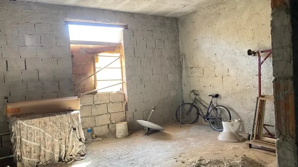 Toad - Under Construction House with Terrace in Avola