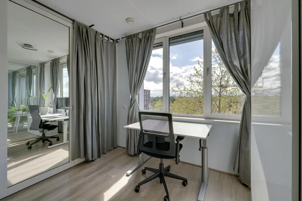 Bureau - Modern Apartment with Loggia in Amsterdam