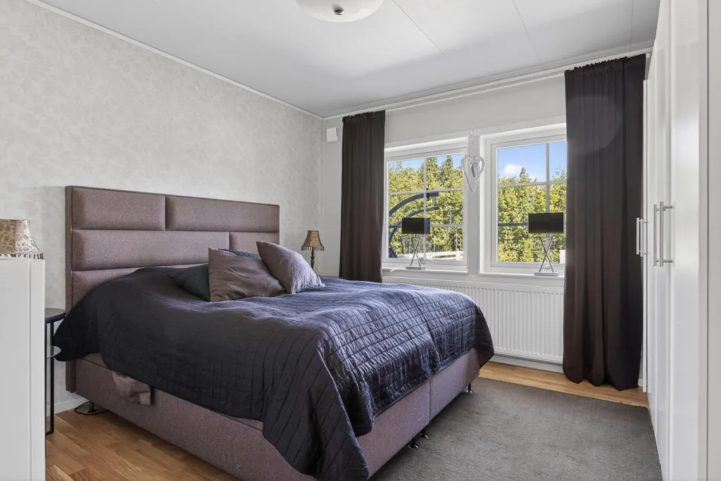 Magamistoad - 5-Bedroom Villa with Double Garage in Saxnäs