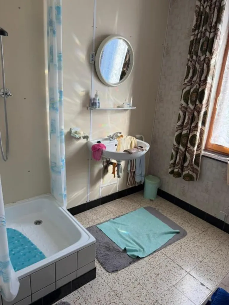 Salles de bain - Maison mitoyenne à rénover à Melen