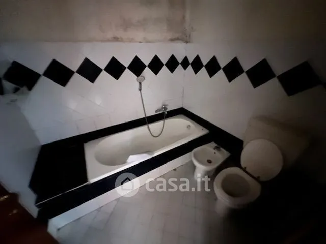 Salles de bain - Arched Flat with Balcony in Alessandria Centre