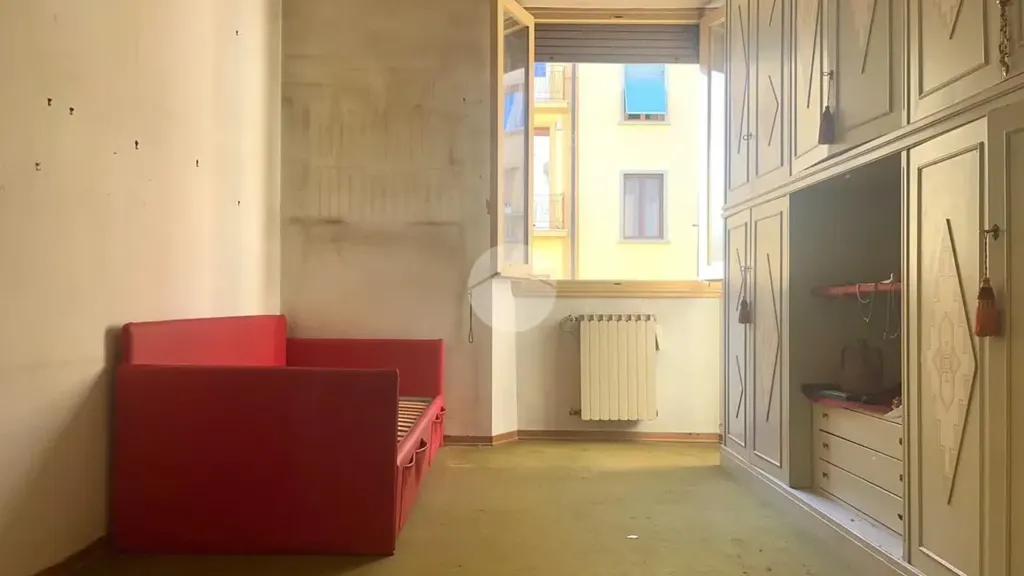 Chambres - 5-Room Apartment with Balcony in Florence