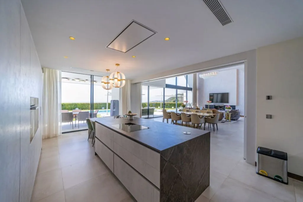 Köök - Luxury Villa with Golf Course Views in Los Arqueros