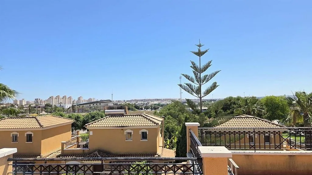 Terrasse - Semi-detached House with Pool in Nueva Torrevieja