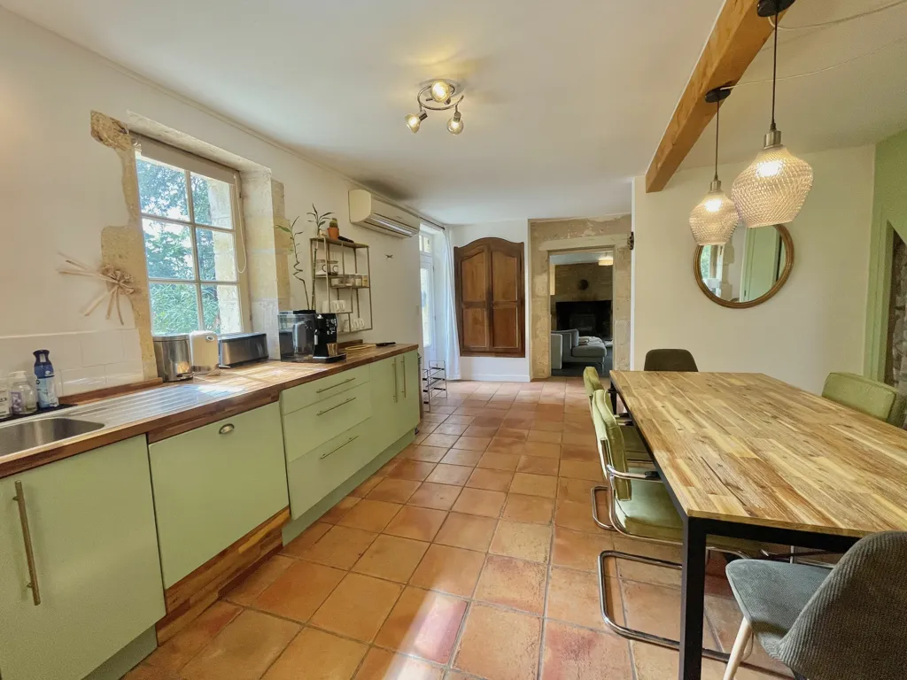 Cuisine - Maison en Pierre avec Piscine et Vue Nature