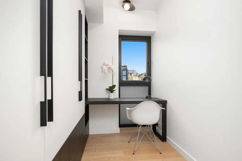 Bureau - Penthouse with South-Facing Balcony in North Tallinn