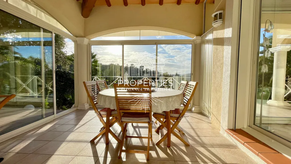 Terrazza - House with Pool in Valcros, La Londe