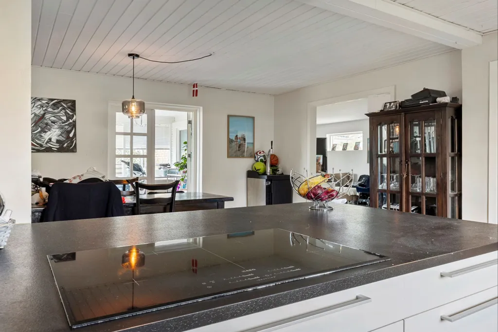 Cuisine - Fenced Villa with Garden in Odense V