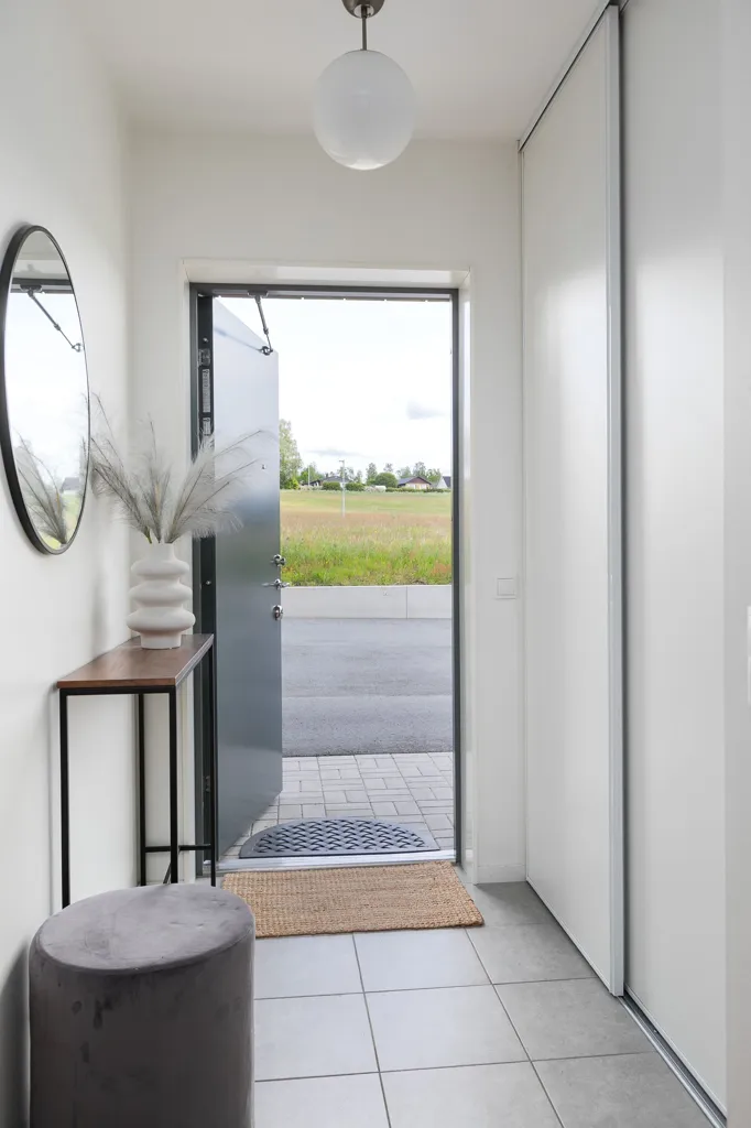 Esik - Modern Flat with Sea View on Bintjevägen