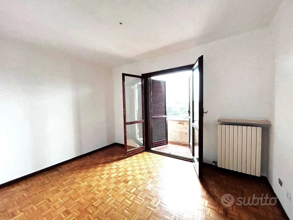 Pièces - Bright Flat with Balcony in Tromello Centre