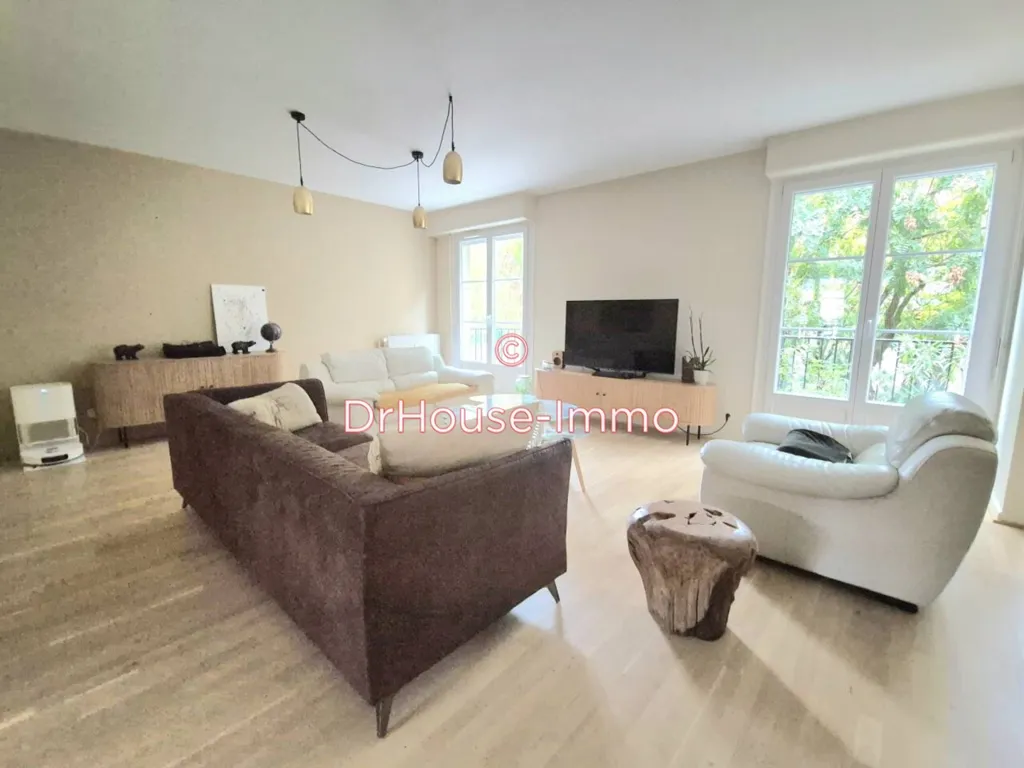 Elutuba - 7-Piece Apartment with Balconies in Chalon-sur-Saône