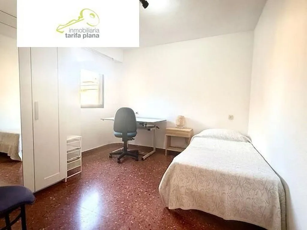 Chambres - Fully Furnished Flat with Garden in Benimaclet
