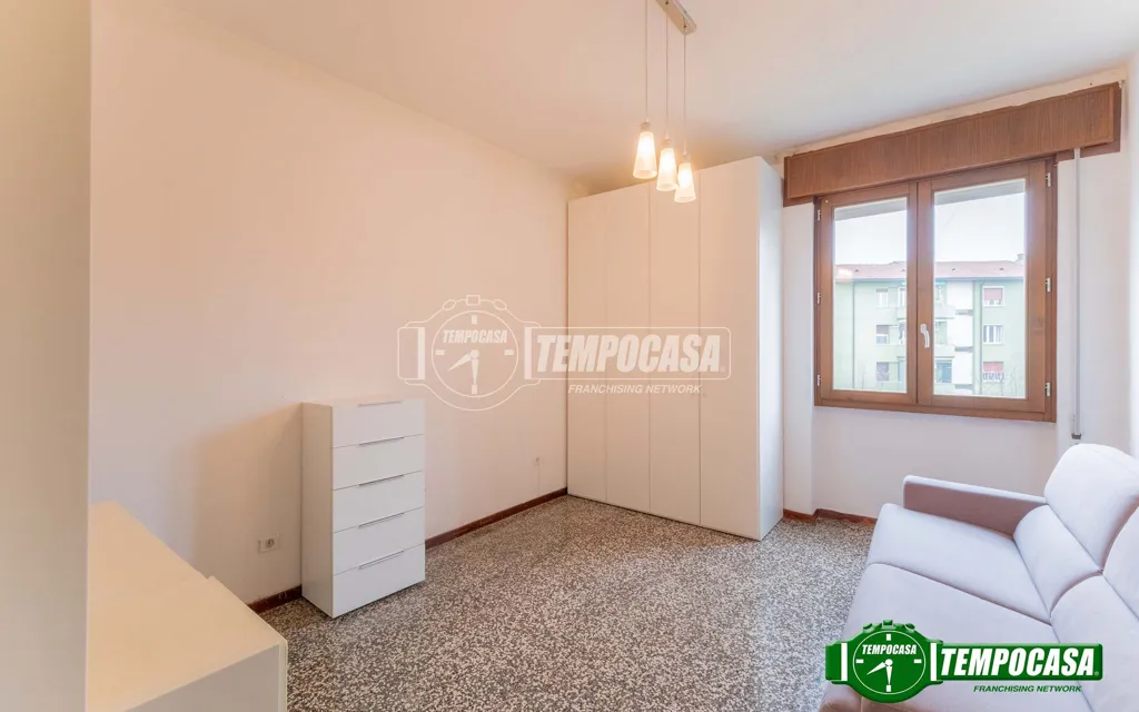 Chambres - 1960s Apartment with Double Exposure in Milan