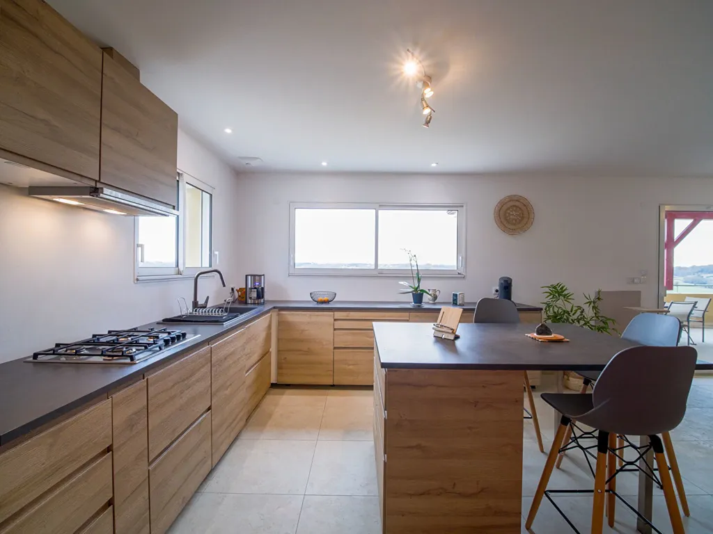 Cuisine - Maison Contemporaine avec Vue Pyrénées à Geaune