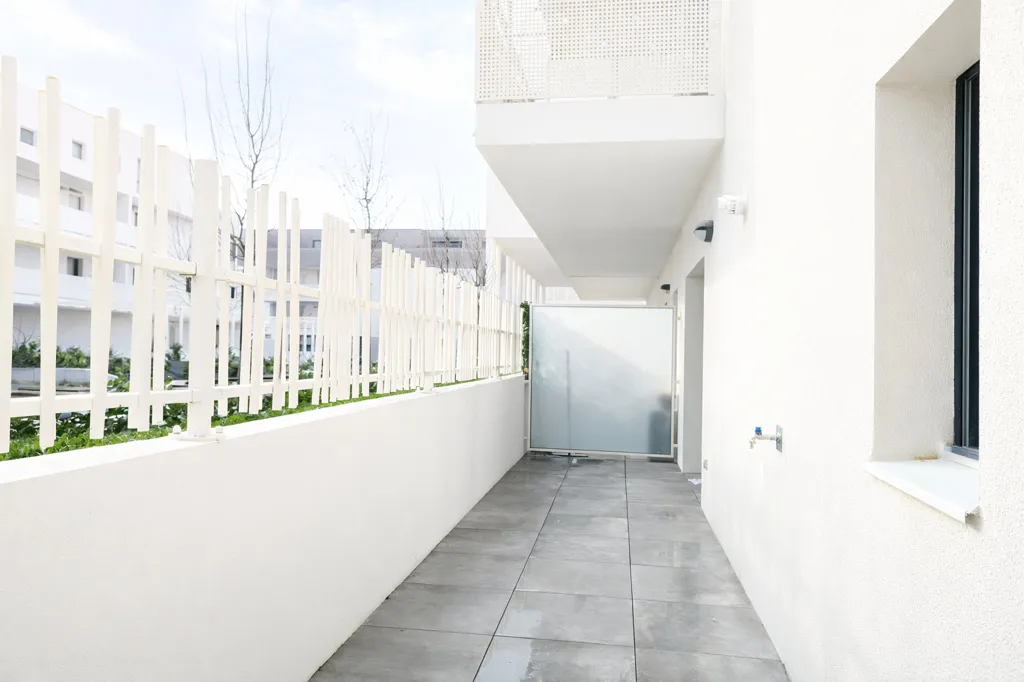 Garden - New 2-Bed Flat with Canal View in La Rochelle