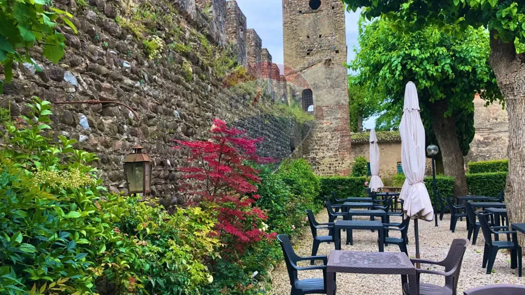 Jardin - Medieval Rustico with Income Potential in Monzambano