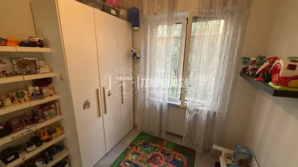 Camere da letto - Appartamento con giardino condominiale a Napoli