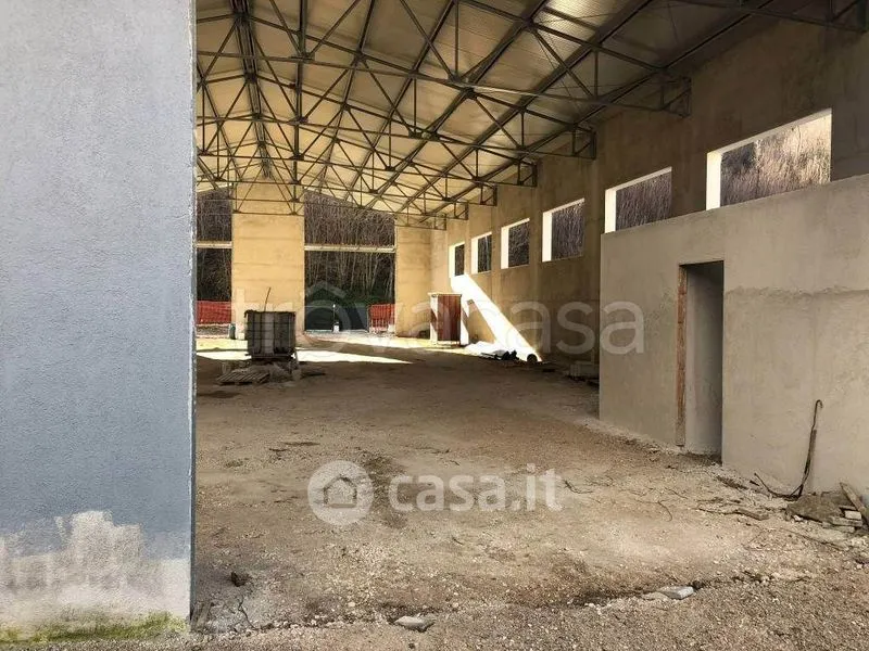 Garage - New Industrial Unit with Dual Access in Forino