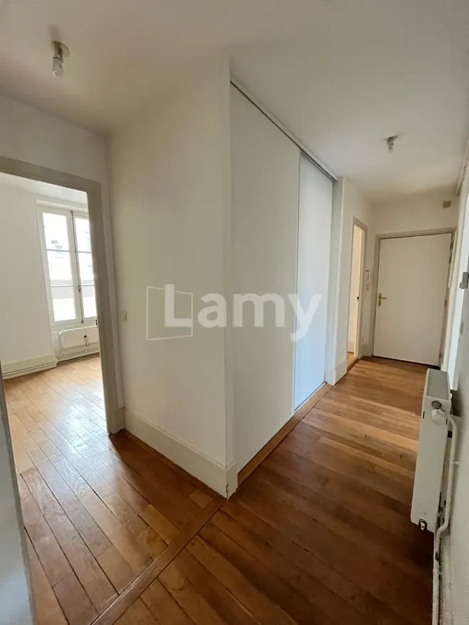 Pièces - Appartement avec Balcon et Vue Dégagée au Centre de Dijon