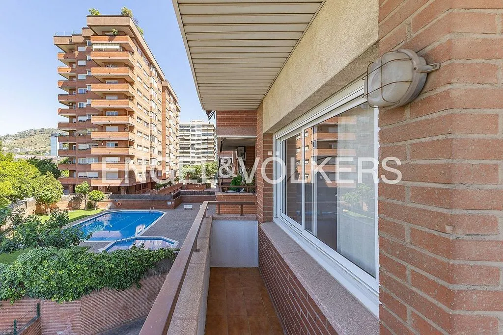 Apartment with Pool in La Maternitat i Sant Ramon