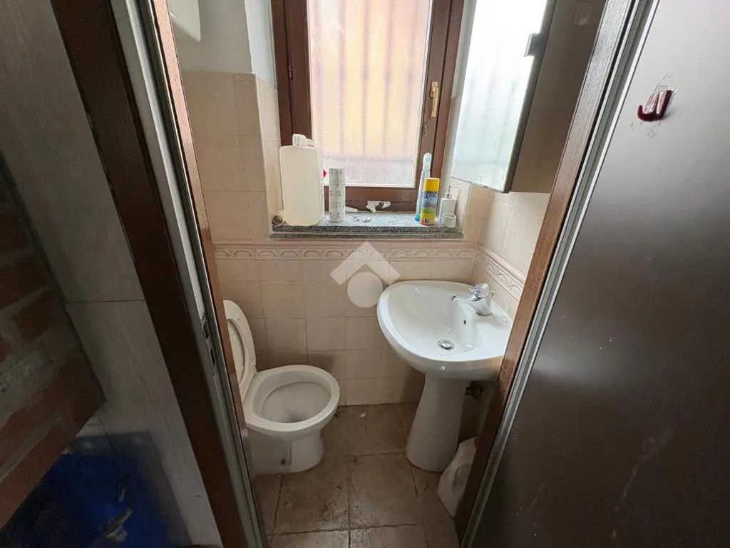 Bathrooms - Spacious 4-Bedroom Apartment in Sozzago