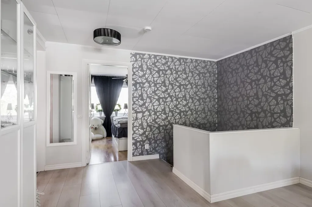 Esik - Two-Storey Villa with Garden in Hovsta