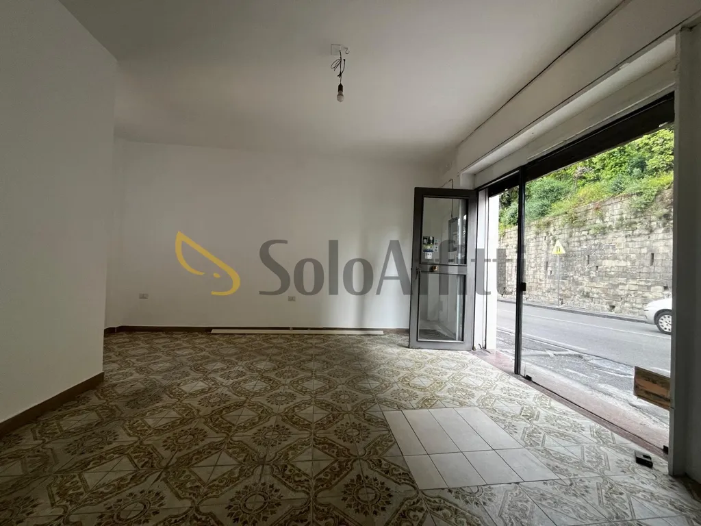 1-room commercial property in Napoli