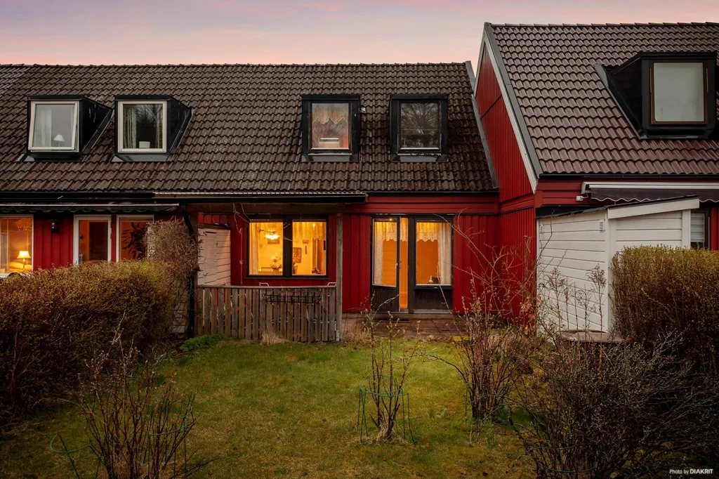 Välivaade - Detached House with Balcony in Borås