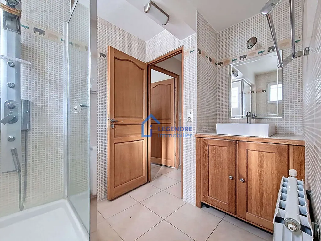 Salles de bain - Maison avec Jardin et Terrasses à Argenteuil