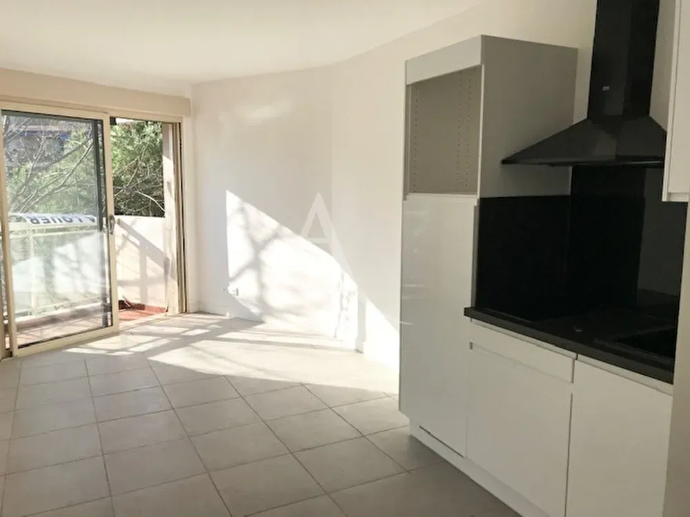 Köök - Studio with Terrace in Cannes Broussailles