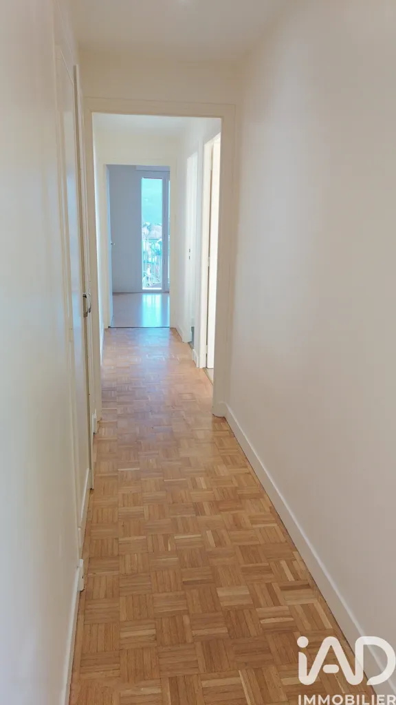 Esik - Spacious Apartment with Balcony in Millau