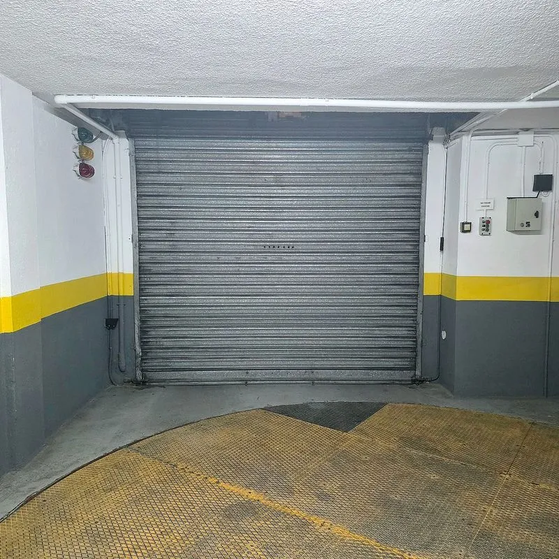 Garage - Furnished Flat with Balcony in Valencia Centre