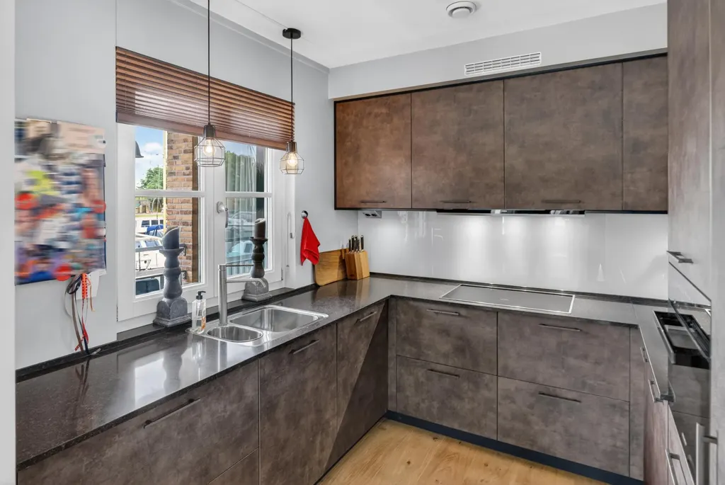 Kitchen - Half-Freestanding House with Harbour View in Oude-Tonge