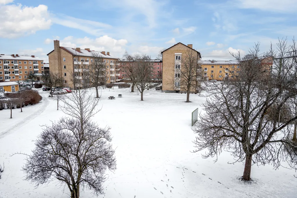 Aed - Efficient Apartment with Inner Garden in Uppsala