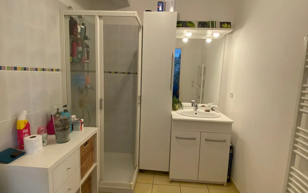 Bathrooms - 5-Piece House with Garden in Luynes