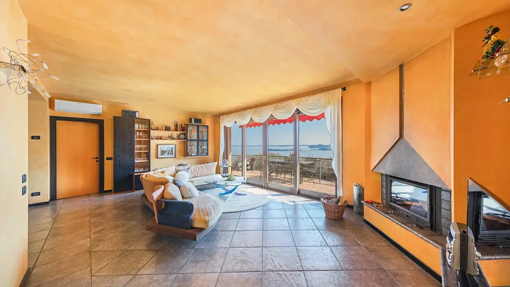 Séjour - Villa with Private Garden and Pool in Gardone Riviera