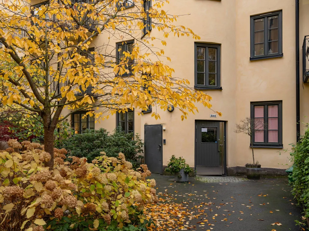 Aed - Charming Two-Bedroom with South-Facing Balcony in Söder