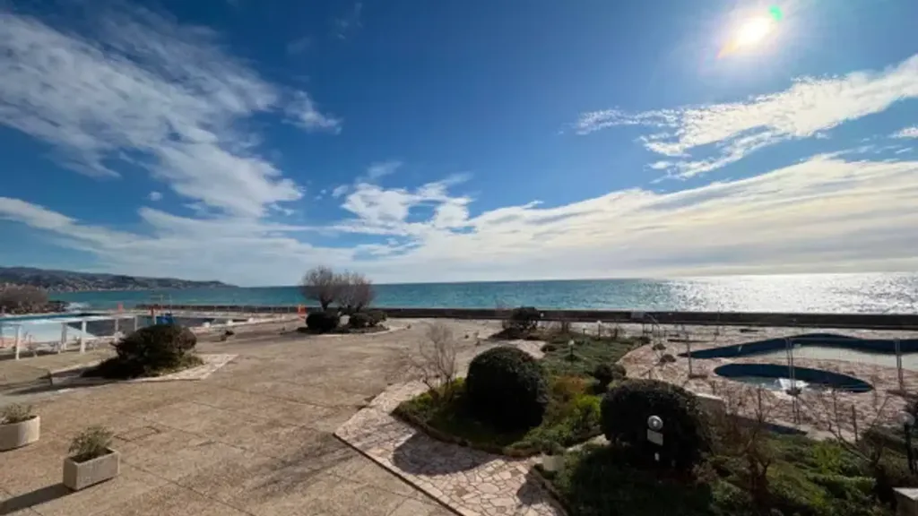 Piscine - Seafront Studio with Terrace in Ospedaletti