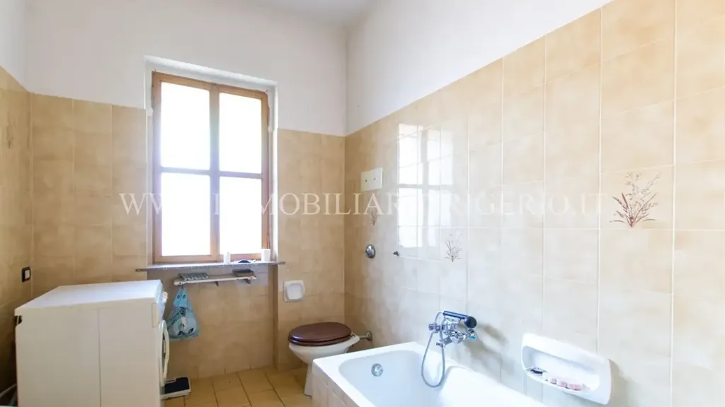 Salles de bain - Rustic Apartment with Garden in Collepedrino