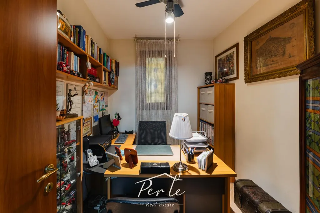 Bureau - Duplex with Garden and Pool in Borgo Mantovano