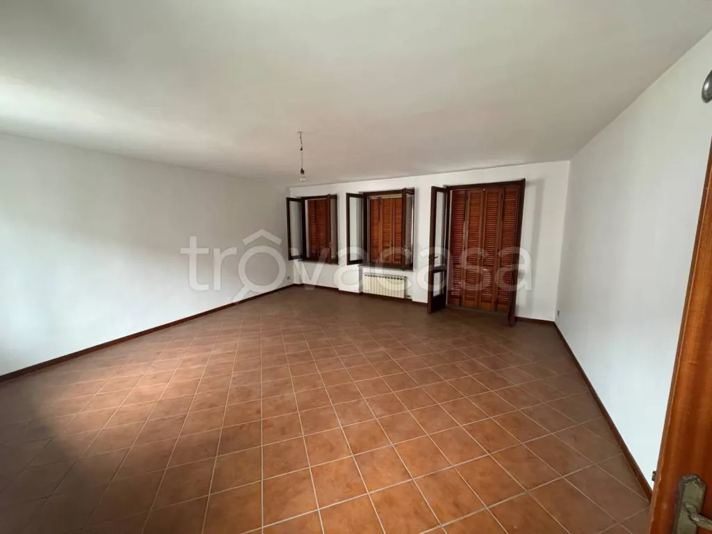 Elutuba - Two-Storey House with Balcony in Vische