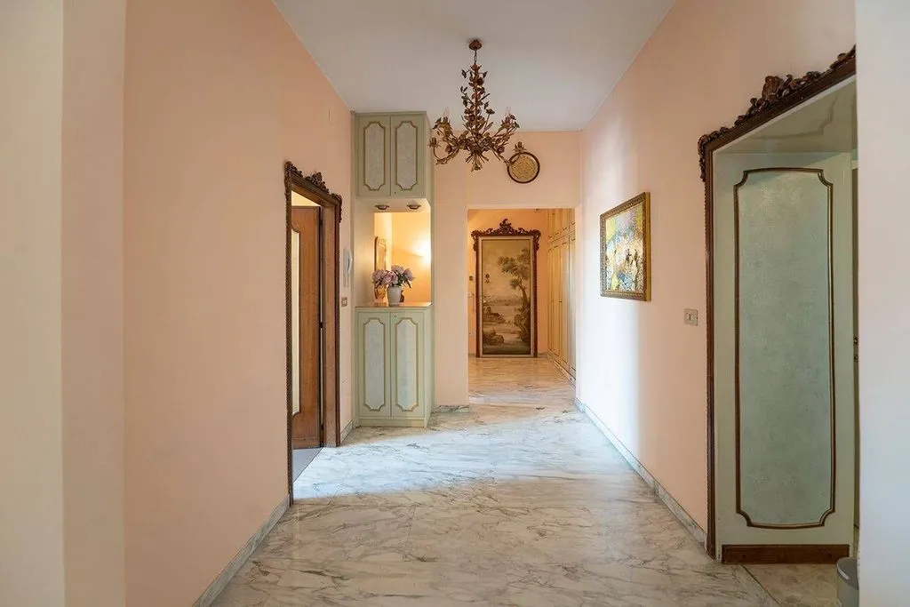 Esik - Luxury Apartment with Garden Views in Milan