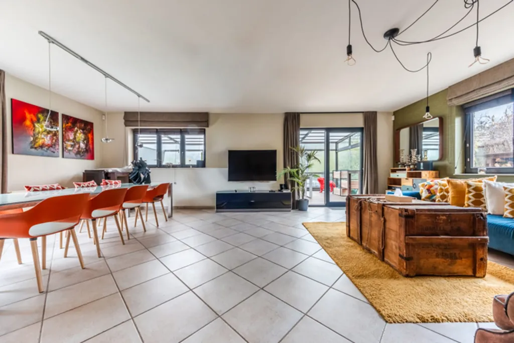 Sala da pranzo - Spacious House with Pool in Suburban Area