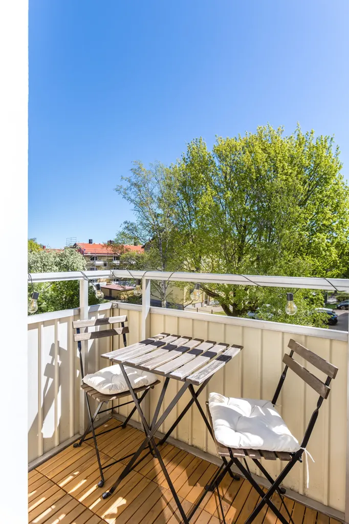 Rõdu - Modern Studio Flat with South-Facing Balcony in Vasastaden