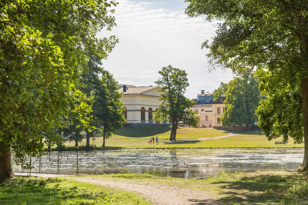Modernised Flat with Garden in Råcksta